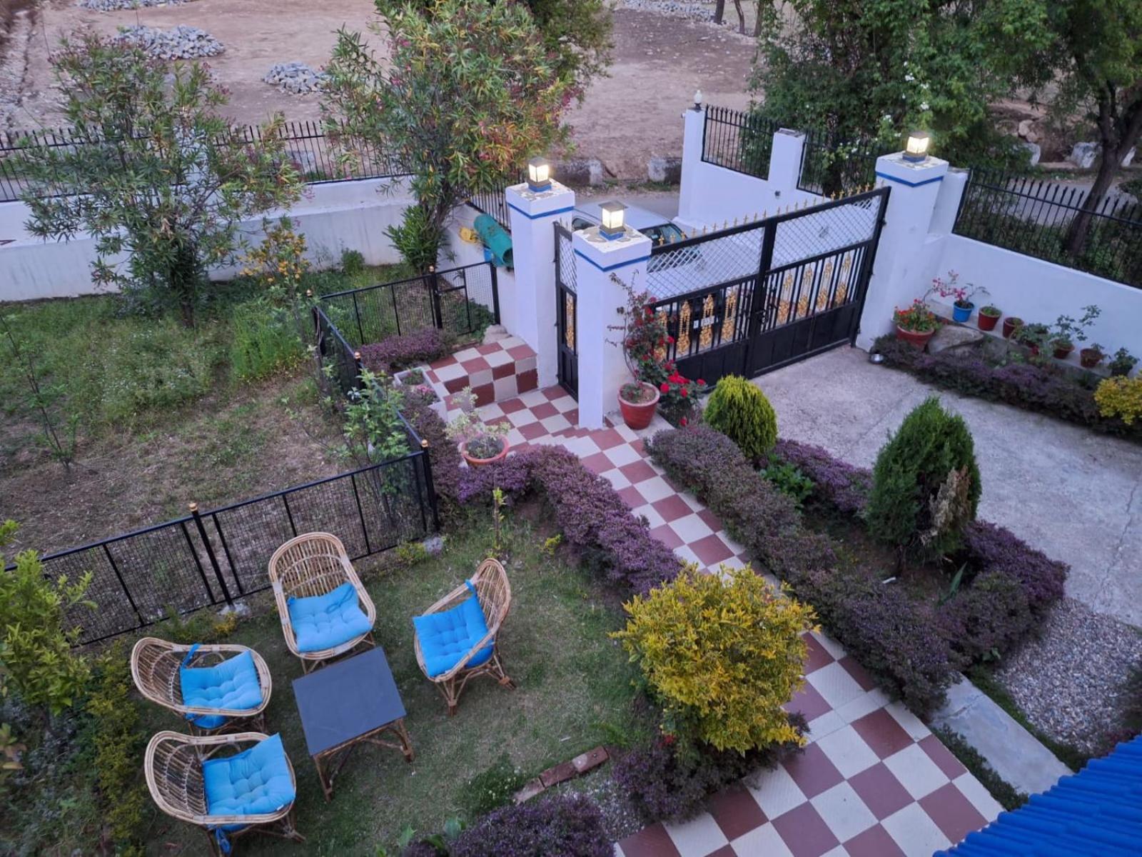 La Maison - A Boutique Bed And Breakfast Bīr Dış mekan fotoğraf