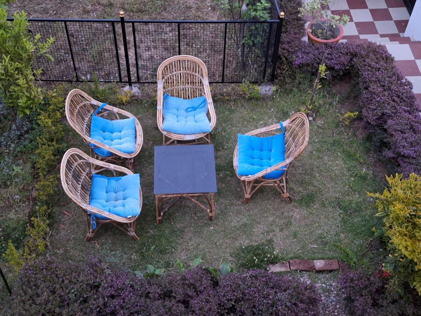 La Maison - A Boutique Bed And Breakfast Bīr Dış mekan fotoğraf