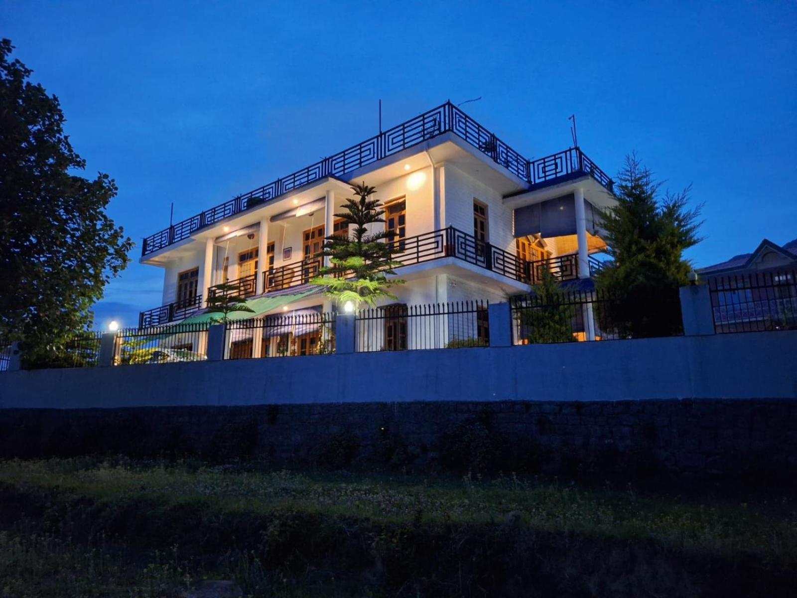 La Maison - A Boutique Bed And Breakfast Bīr Dış mekan fotoğraf